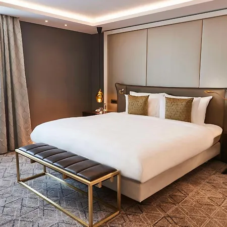 Kempinski Corvinus Hotel
