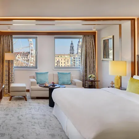 Hotel Kempinski Corvinus 5*
