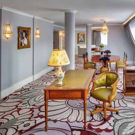 Kempinski Corvinus Hotel 5*