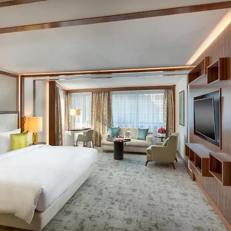 Hotel Kempinski Corvinus 5*