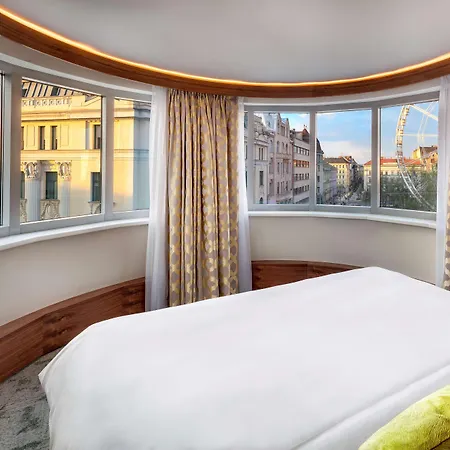 Otel Kempinski Corvinus 5*