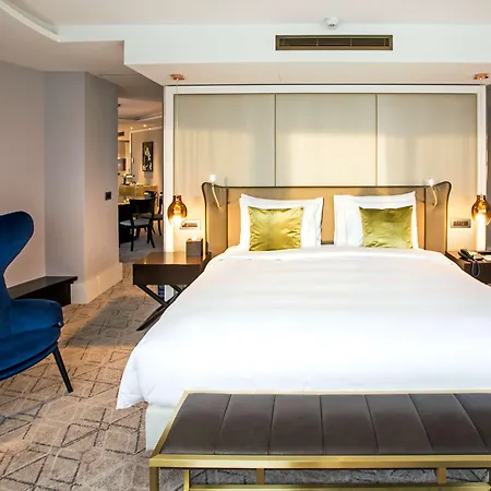 Kempinski Corvinus Отель