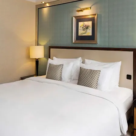 Kempinski Corvinus Отель 5*