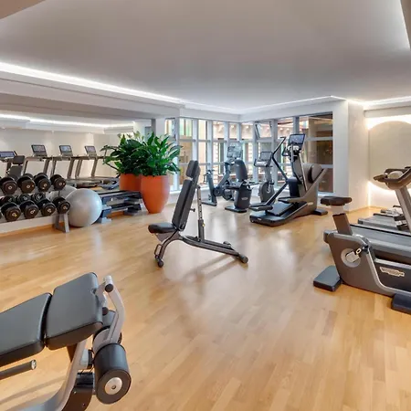 Kempinski Corvinus Отель