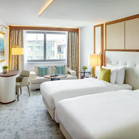 Hotel Kempinski Corvinus 5*