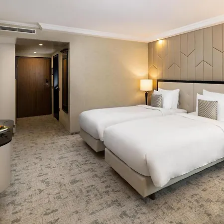 Hotel Kempinski Corvinus 5*