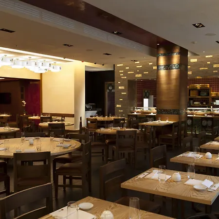 מלון Kempinski Corvinus 5*