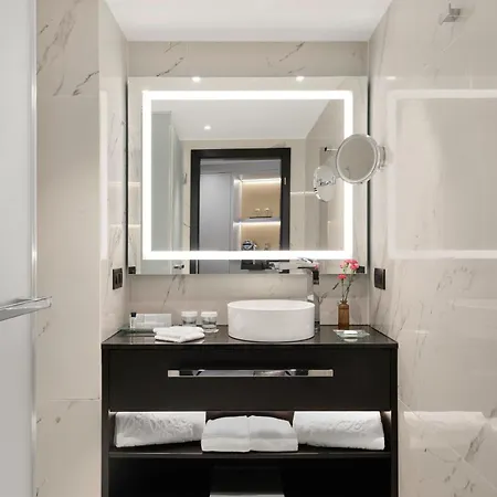 Kempinski Corvinus Hotel