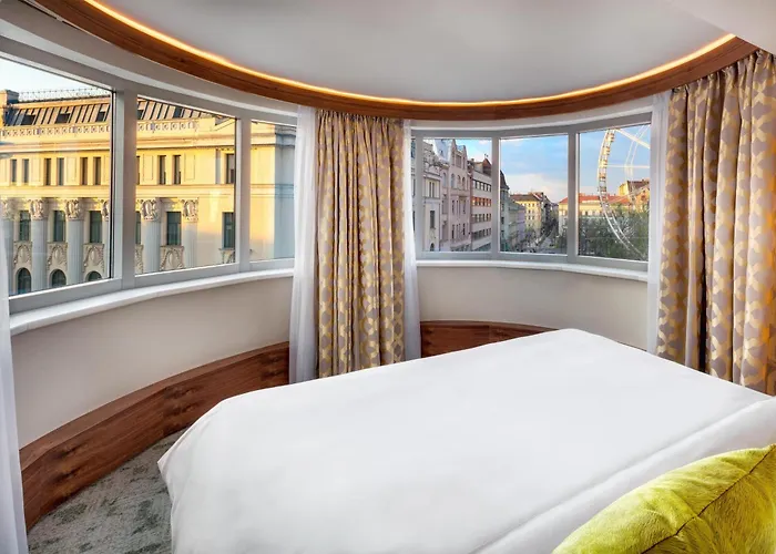 Hotell Kempinski Corvinus 5*