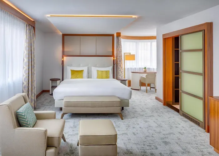 Hotel Kempinski Corvinus 5*