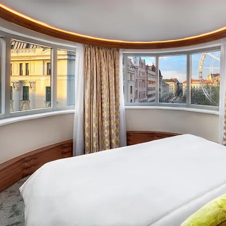 Hotel Kempinski Corvinus 5*