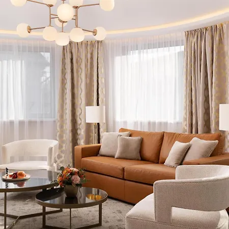 Hotel Kempinski Corvinus 5*